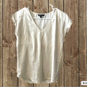 Express V-Neck Short Cuff Sleeve Gramercy Tee off white